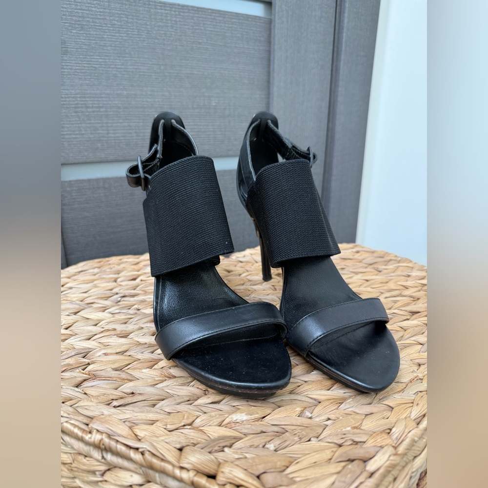 United Nude Black Leather Sandals. New!!!